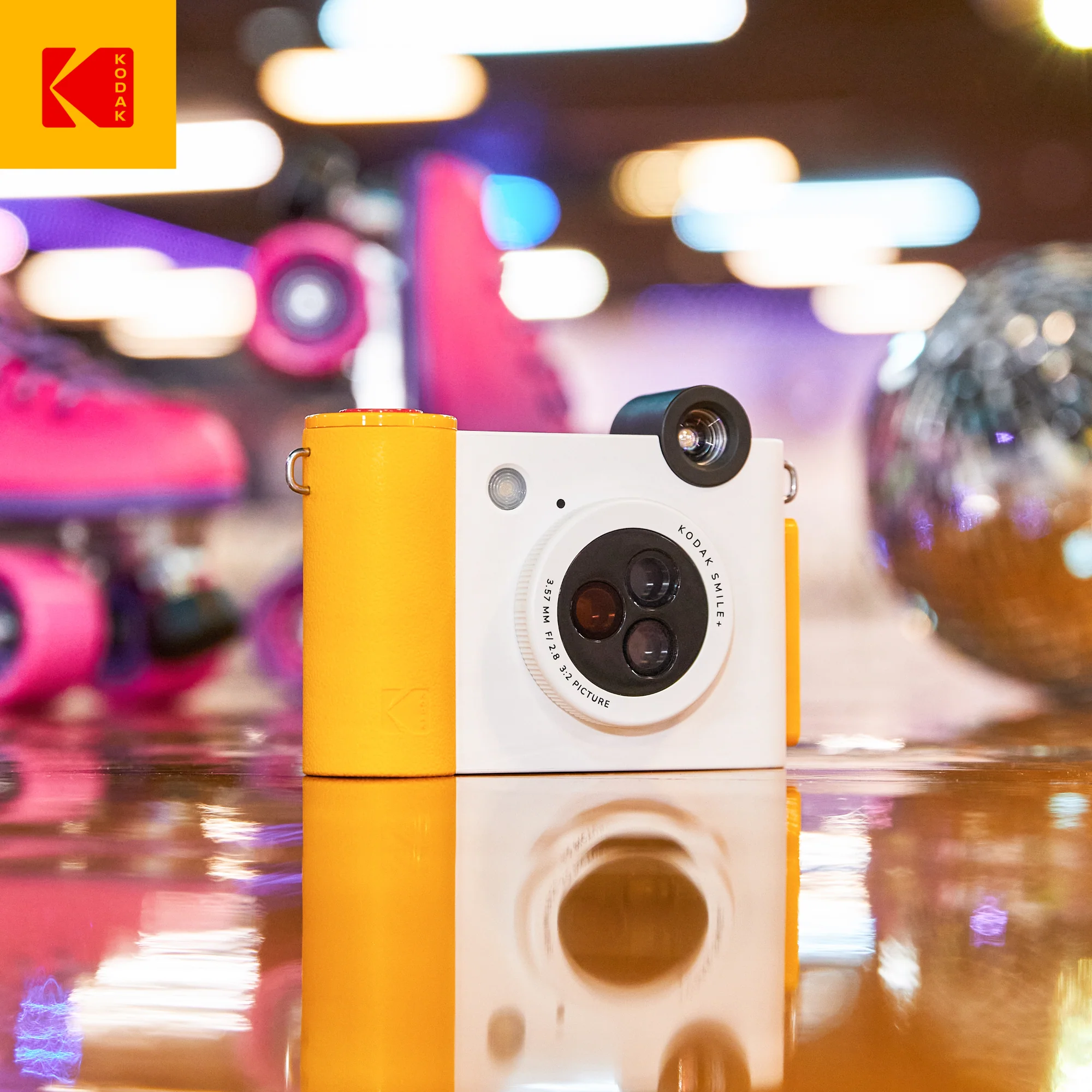 KODAK Smile+ Wireless Digital Instant Print Camera with Effect-changing Lens - White 7 KODAK Smile+ Wireless Digital Instant Print Camera with Effect-changing Lens - White